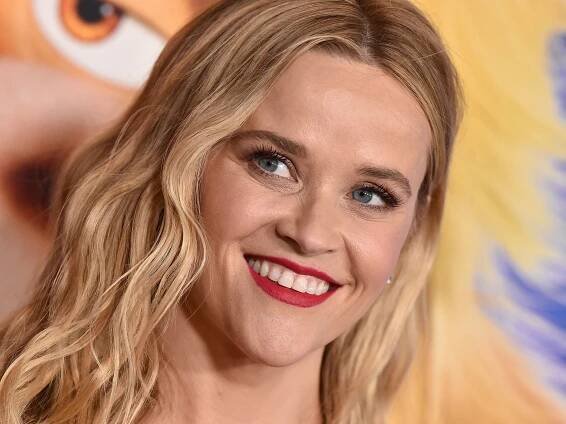 Reese Witherspoon Just Convinced Me to Wear Hot Pink Lipstick for the Holidays – See Photo