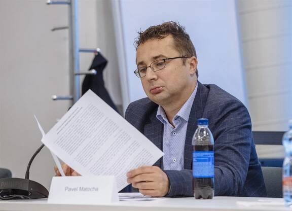 Novým předsedou Rady ČT byl zvolen novinář Pavel Matocha. Neměl protikandidáta