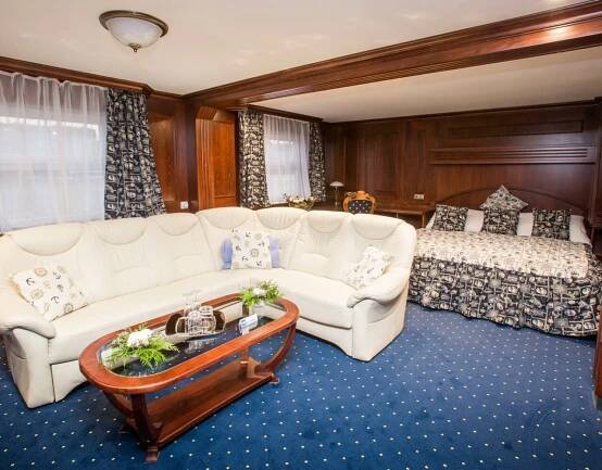 cs Archives - Botel Admiral