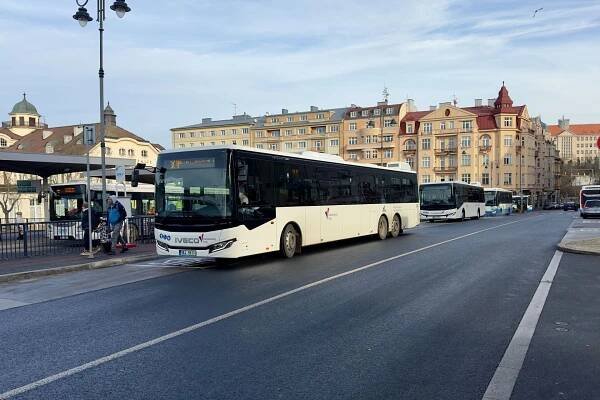 Dopravní podnik Karlovy Vary společně s Karlovarským krajem pořídili 20 nových autobusů pro krajskou dopravu :: Regiony 24.cz - Internetové zpravodajství ze všech regionů České republiky