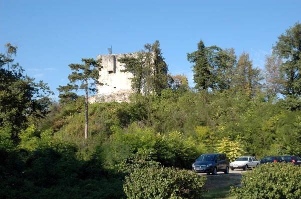 Soubor:Hollenburg Burgruine Bertholdstein.JPG – Wikipedie