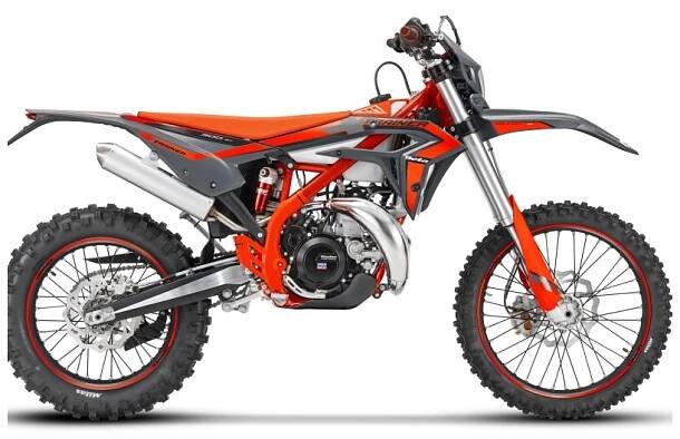 Beta XTRAINER 300 2T MY25 – výkonný enduro motocykl pro náročný terén.