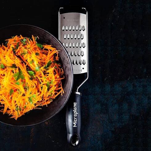 Struhadlo Julienne, 30,5 x 6,6 cm, "Gourmet" - Microplane | KitchenShop
