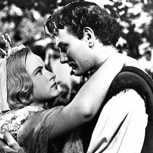 Laskavý král Miroslav, zpívající kytka či proradní rádcové. Pyšná princezna měla premiéru před 70 lety