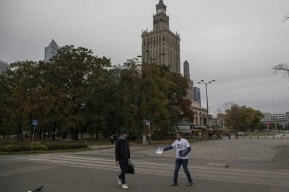 „Trochu ztrácíme nervy.“ Reportáž z napjaté předvolební Varšavy vysvětluje, proč někteří místní plánují odjet volit jinam