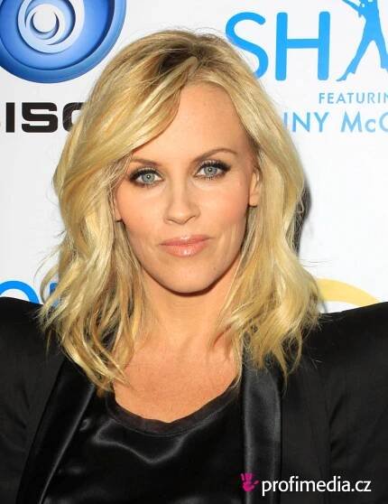 Jenny McCarthy - celebrity účes - HappyHair