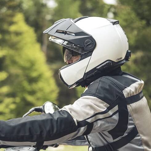Vyklápěcí přilba SCHUBERTH E2 Glossy White | Geneze