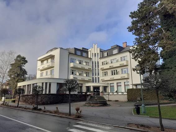 Soubor:Hotel Grand Lázně Bělohrad.jpg