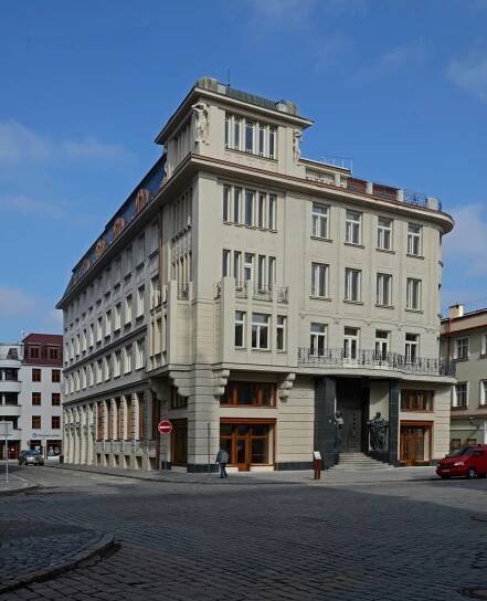 HRADEC KRÁLOVÉ – POLÍVKŮV „MRAKODRAP“ — Den architektury Archív