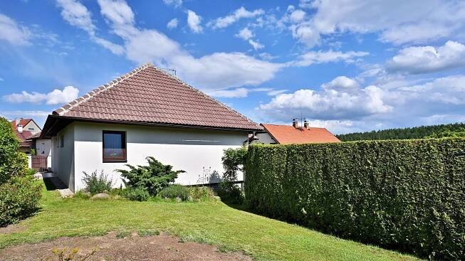 Exkl. nabízíme prodej dvougeneračního RD s dvougaráží a bazénem ve vyhledávané lokalitě Vyžlovka, obrázek č. 3