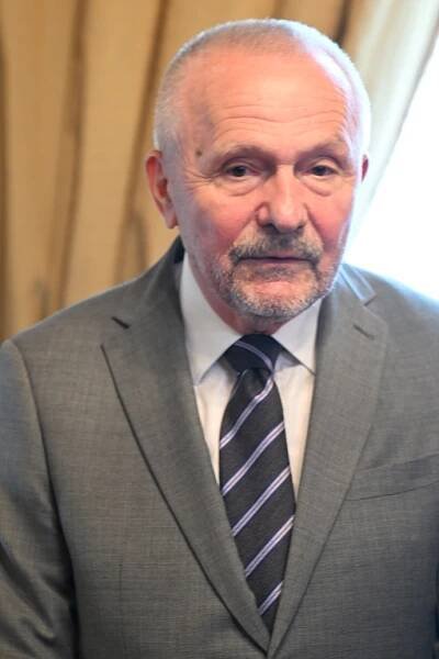 FOTO: Eva Pavlová a Petr Pavel se zúčastnili jednání o problematice rakoviny slinivky. – stránka 32