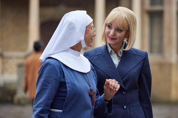 Sister Julienne and Trixie Aylward in conversation.