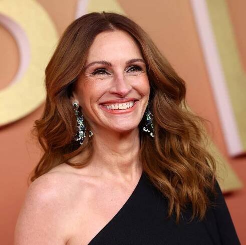 Julia Roberts channels Marilyn Monroe in dramatic blonde hair transformation