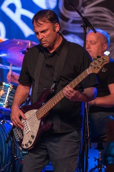 2018 Procol Harum - Matt Pegg - by 2eight - 8SC9236.jpg