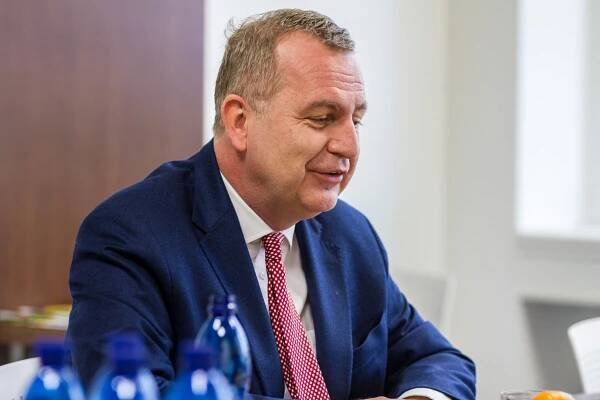 Hejtman Ladislav Okleštěk se setkal s rektorem Univerzity Karlovy | Olomoucký kraj