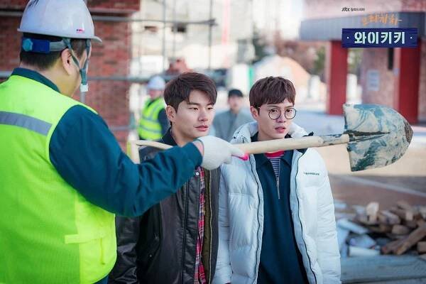 Yi-kyeong Lee, Seung-won Son - Eurachacha waikiki - Fotosky