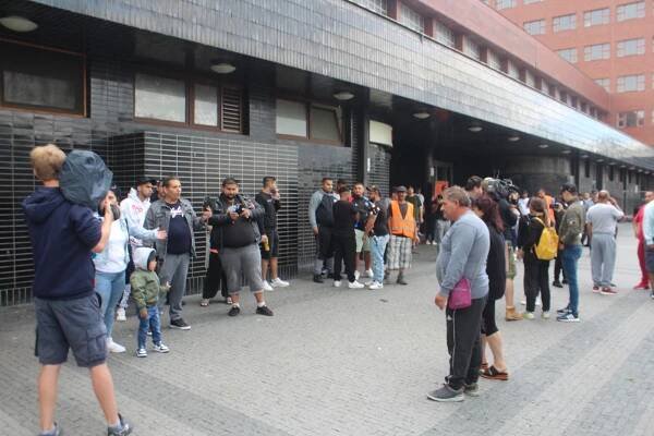 VIDEO: Romská demonstrace v Pardubicích. Protestní pochod prošel městem