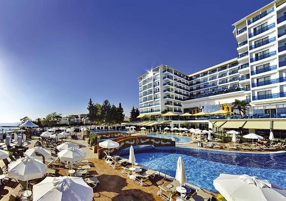 Azura Deluxe Resort & Spa Hotel