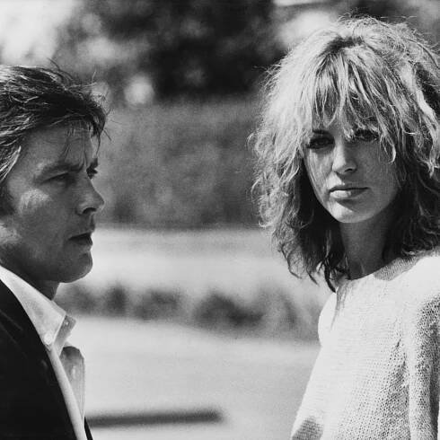 Dalila Di Lazzaro ricorda Alain Delon: «Facevamo l'amore dietro la sua roulotte. Ho provato a rivederlo, ma non ci sono riuscita»