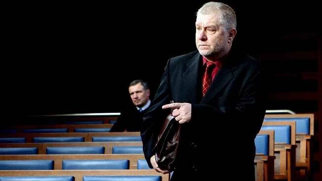 Poškodili své obchodní partnery o miliony, soud je poslal za mříže