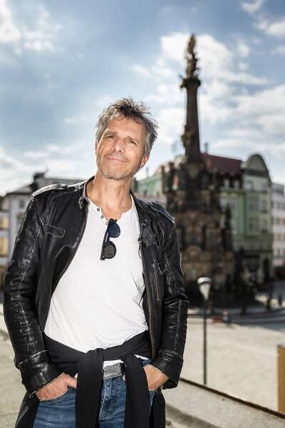 Filharmonie na Andrově stadionu, Janek Ledecký na střeše radnice | Hanácký Večerník | Zpravodajství z Olomouce a okolí