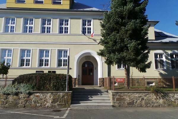 ZŠ a MŠ Opava - Vávrovice, Chmelová foto 1