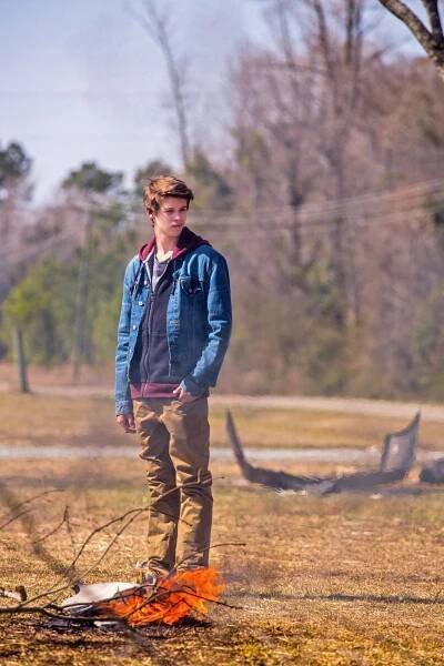 Pod kupolí - Počátek - Z filmu - Colin Ford