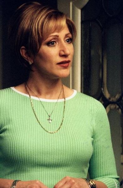Rodina Sopránů - Volání o pomoc - Z filmu - Edie Falco