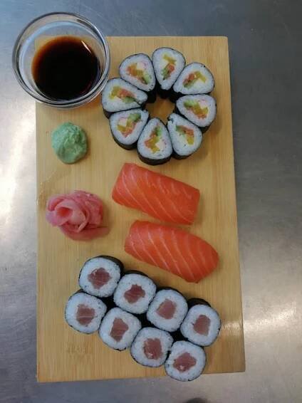 Pestré sushi sety a výhled na Olomouc z 18. patra budovy RCO