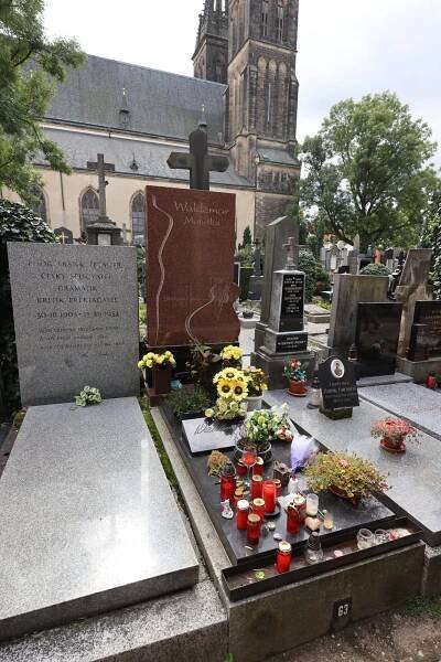 Syn Waldemara Matušky (†76) nechal mámu v Praze a utekl do Švýcarska!