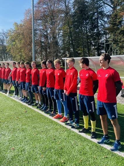 U18: Kluci dřeli v Nymburce, holky letí do Španělska. – Pozemní Hokej