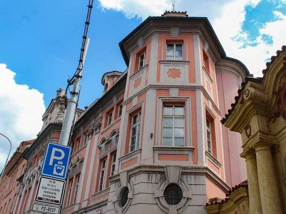 Faustův dům - legenda o Faustovi.