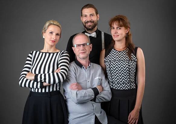 Lenka Slavíková, Agentura 4C - Antikvartet