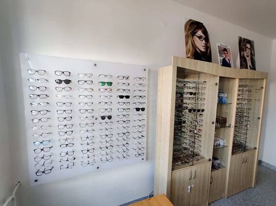 Optika Hana Semotamová