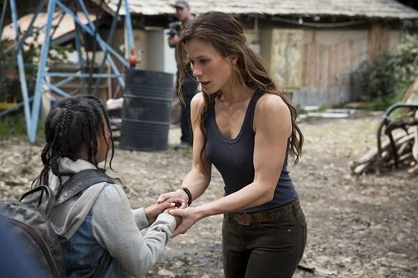 Poslední loď - Námořní bitva - Z filmu - Rhona Mitra