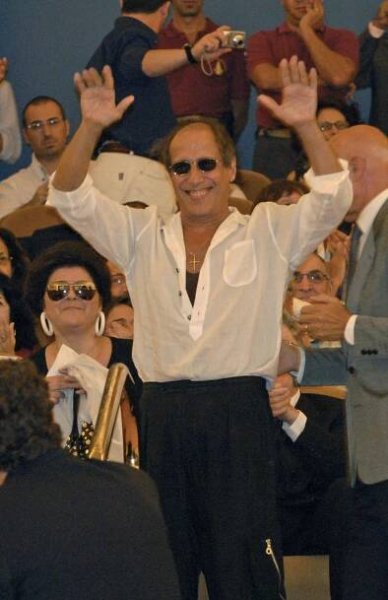 Soubor:Adriano Celentano crop.jpg – Wikipedie