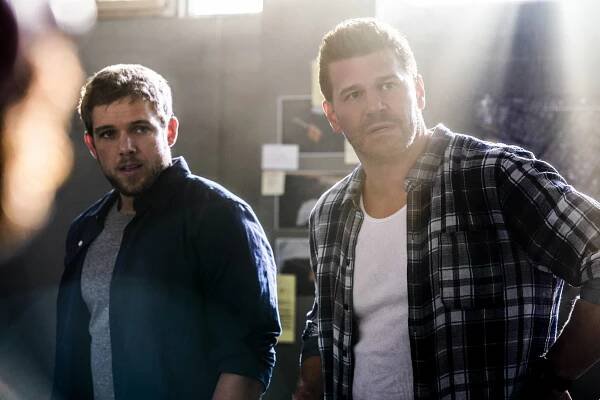 Tým SEAL - Parallax - Z filmu - Max Thieriot, David Boreanaz