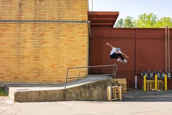Rolling Away. Ryan Sheckler a jeho video-part online