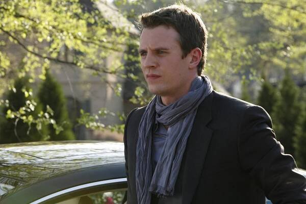 Za branou - Pilot - Z filmu - Luke Mably
