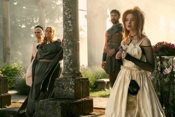 Mason Alexander Park, Barry Sloane, Esme Creed-Miles - Sandman - Orfeova píseň - Z filmu
