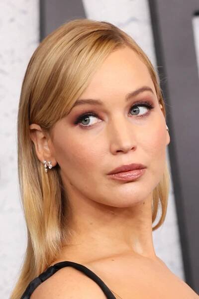 Jennifer Lawrence Wore the Perfect Outfit for This Hot Hot Heat