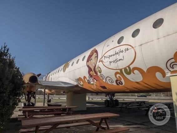 Motorest Avion u Bakova nad Jizerou