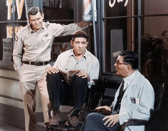 Here’s What Happened to Howard McNear Who Played Floyd the Barber on ‘The Andy Griffith Show’