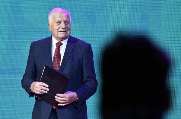 Václav Klaus je zpět. Ladí motor Motoristům