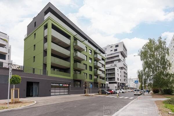 Pronájem bytu 2+kk s lodžií a garážovým stáním - 57 m2, Hábova, Praha 13 - Stodůlky | Bureš & partneři s.r.o.
