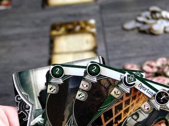 Recenze: Arkham Horror karetní hra – zlo ve 2D | DeskoveHry.com - Recenze deskových her