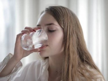 Kolik vody denně byste měli vypít? Víme jak zjistit, jestli pijete dostatečně - ansu