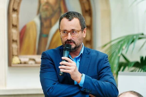 Poskytovatelů máme moc, někteří možná budou muset z trhu odejít, říká ředitel Nemocnic Pardubického kraje Tomáš Gottvald