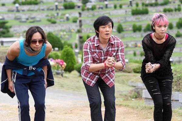 Ryu Seung-beom, Lee Beom-su, and Kim Ok-bin in Si-che-ga dol-a-wass-da (2012)