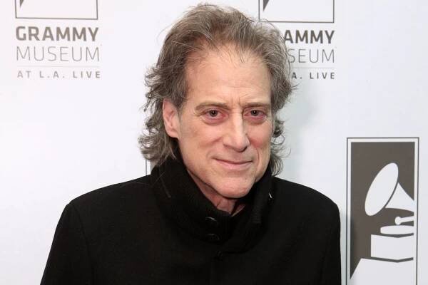 Richard Lewis, lovably neurotic comedian and 'Curb' star, dies at 76